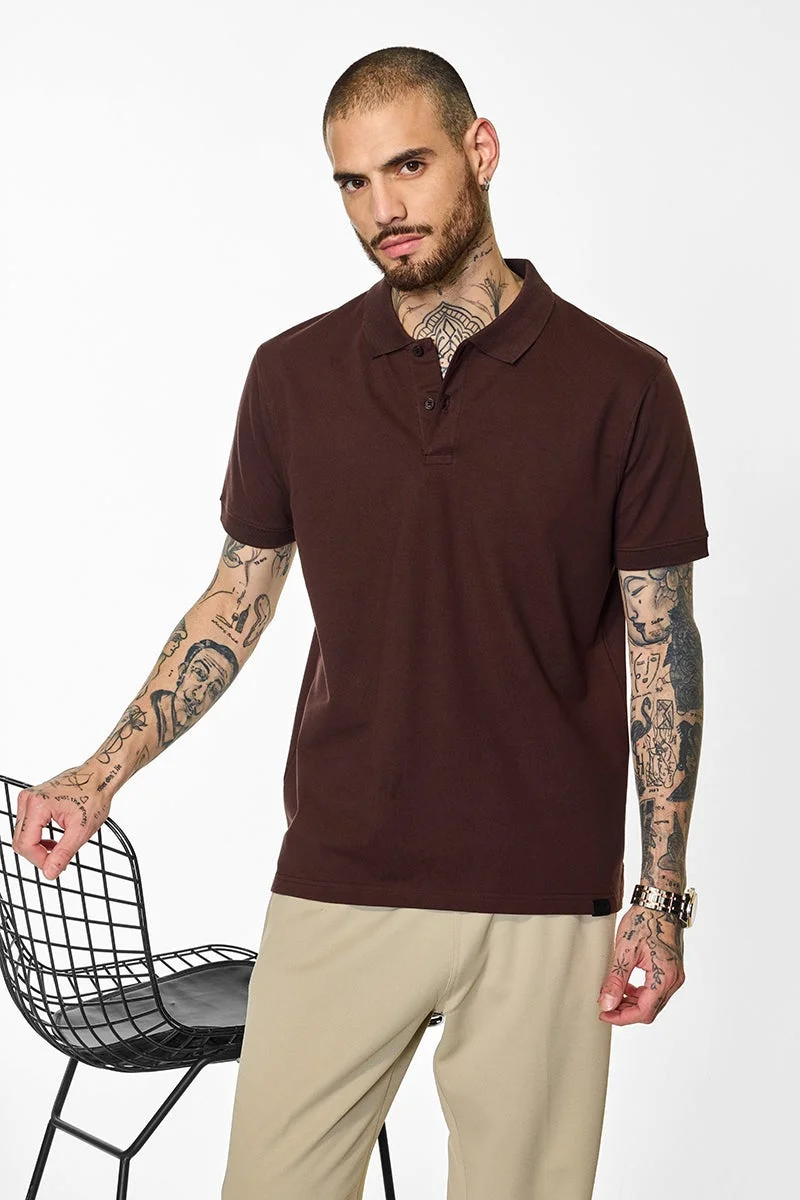 سنيتش تيشيرت بولو سادة بني من كور لاب